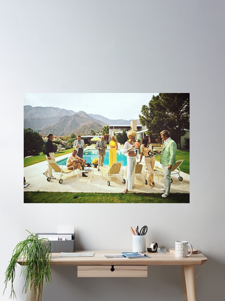 Luxury Lifestyle Pictures - Retro Poolside Host Luxe levensstijl door
