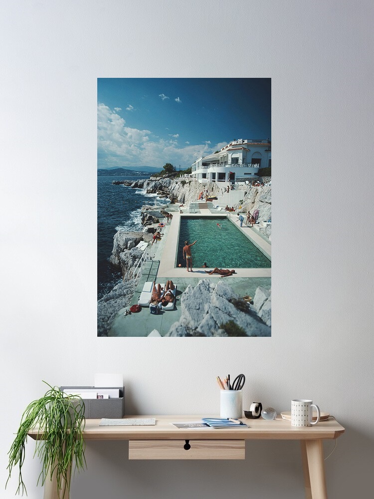Luxury Lifestyle Pictures - Retro Poolside Host Luxe levensstijl door